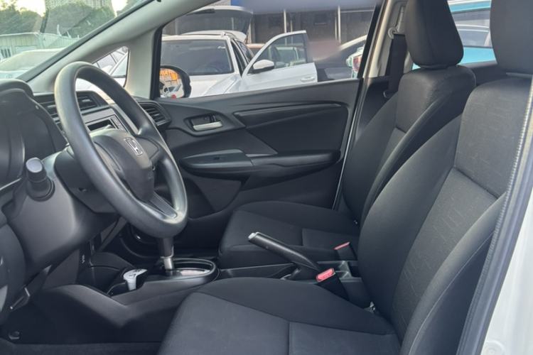 Used Honda Fit 2018 1.5L CVT Comfort Sunroof Version Exterior 9