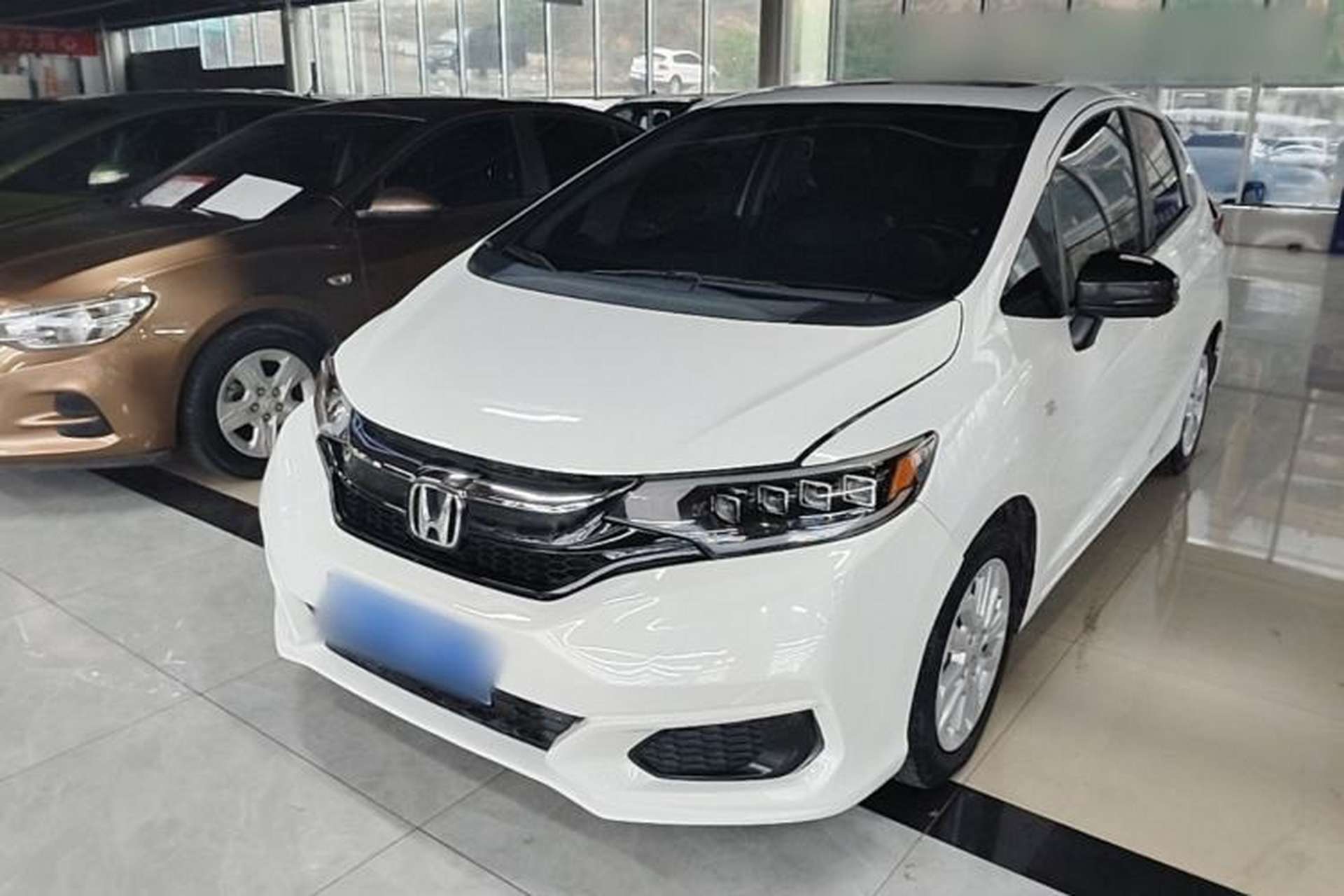 Used Honda Fit 2018 1.5L CVT Comfort Sunroof Version Front Left 45 Deg
