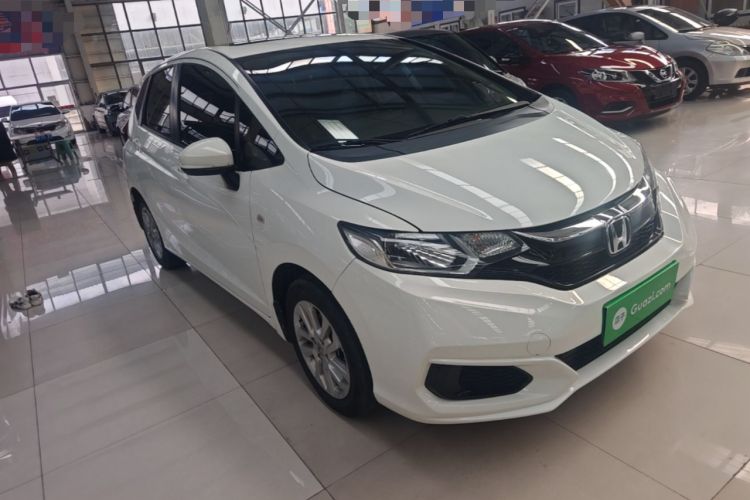 Used Honda Fit 2018 1.5L CVT Comfort Sunroof Version Front Right 45 Deg