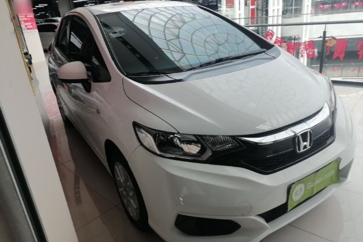 Used Honda Fit 2018 1.5L CVT Comfort Sunroof Version Front Right 45 Deg