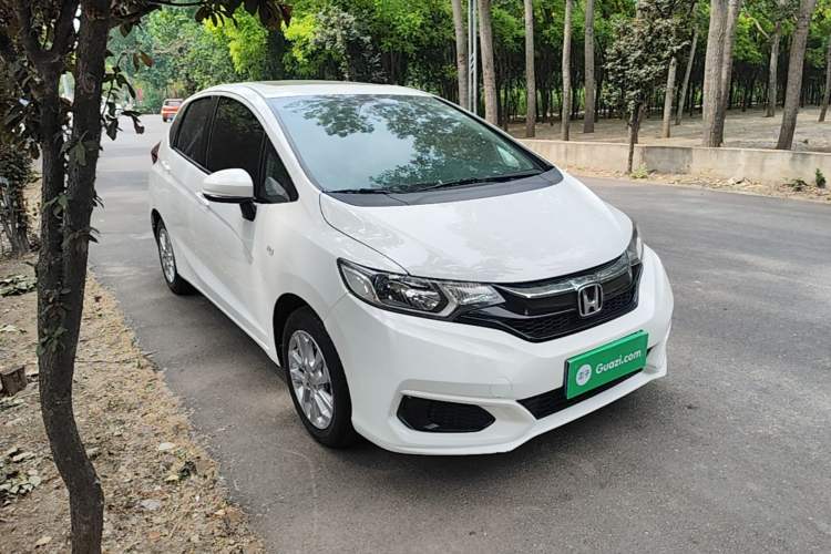 Used Honda Fit 2018 1.5L CVT Comfort Sunroof Version Front Right 45 Deg