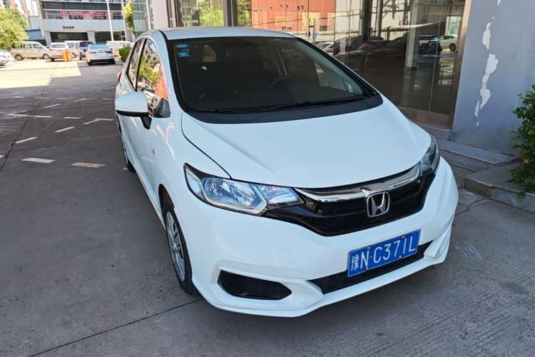 Used Honda Fit 2018 1.5L CVT Comfort Version Front Right 45 Deg