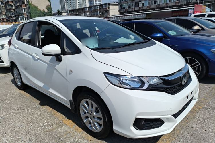 Used Honda Fit 2018 1.5L CVT Comfort Sunroof Version Front Right 45 Deg