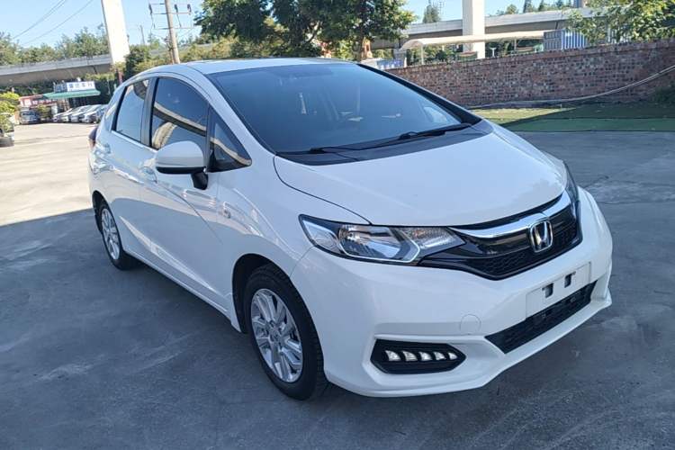 Used Honda Fit 2018 1.5L CVT Comfort Sunroof Version Front Right 45 Deg