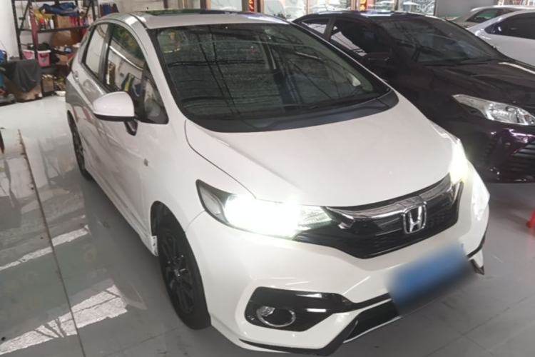 Used Honda Fit 2018 1.5L CVT Comfort Sunroof Version Front Right 45 Deg