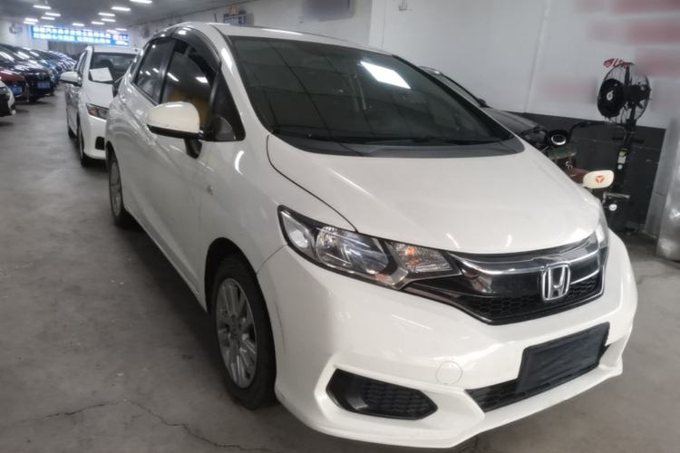 Used Honda Fit 2018 1.5L CVT Comfort Sunroof Version Front Right 45 Deg
