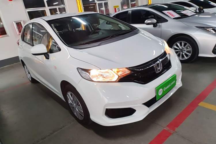 Used Honda Fit 2018 1.5L CVT Comfort Version Front Right 45 Deg