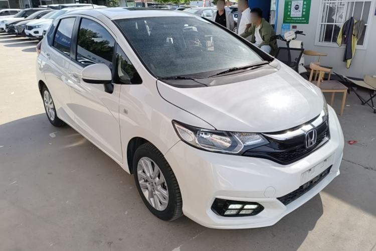 Used Honda Fit 2018 1.5L CVT Comfort Sunroof Version Front Right 45 Deg