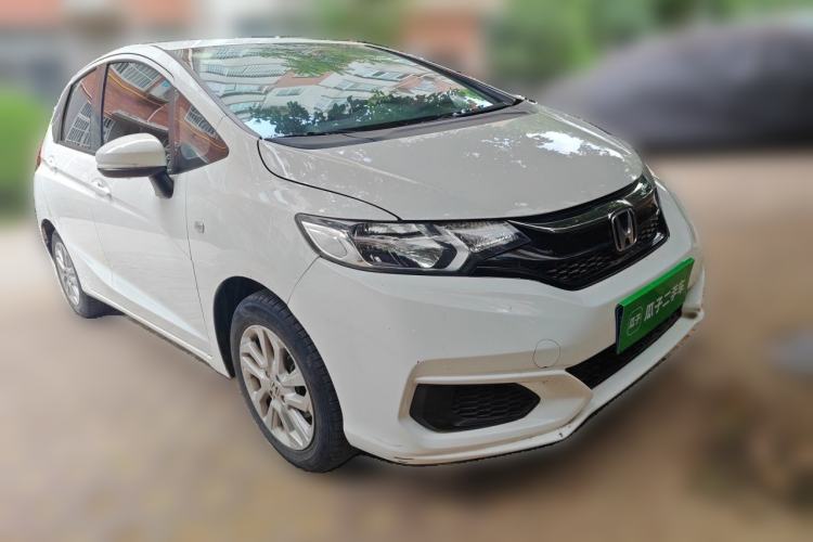 Used Honda Fit 2018 1.5L CVT Comfort Sunroof Version Front Right 45 Deg