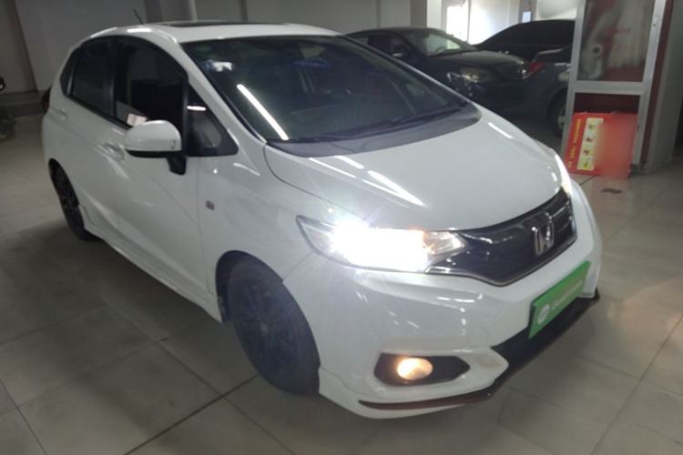 Used Honda Fit 2018 1.5L CVT Trendy Run+ Edition Front Right 45 Deg