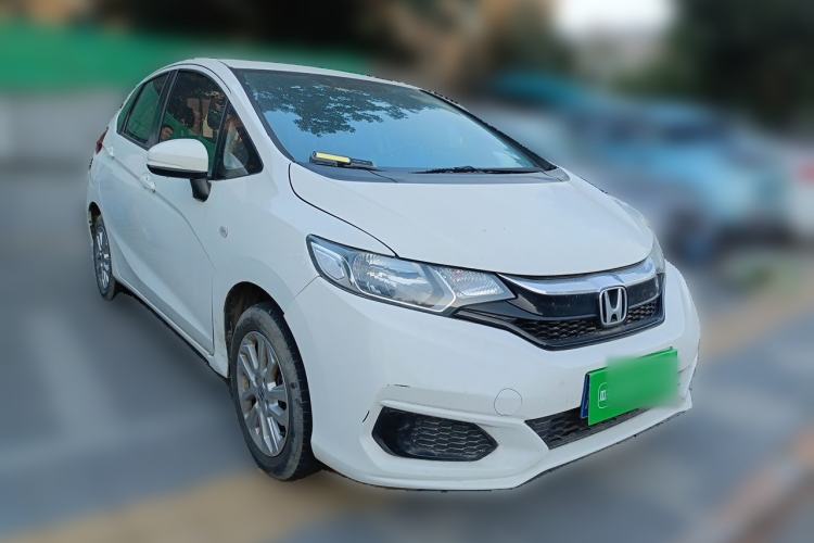 Used Honda Fit 2018 1.5L CVT Comfort Sunroof Version Front Right 45 Deg