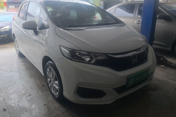 Used Honda Fit 2018 1.5L CVT Comfort Sunroof Version Front Right 45 Deg