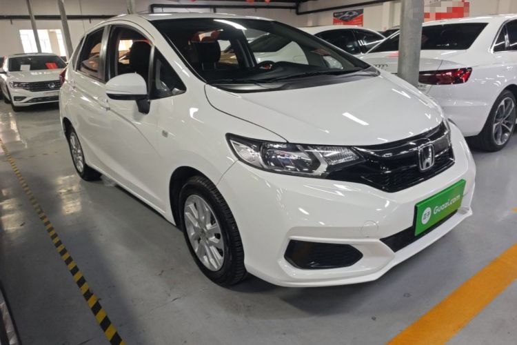 Used Honda Fit 2018 1.5L CVT Comfort Sunroof Version Front Right 45 Deg
