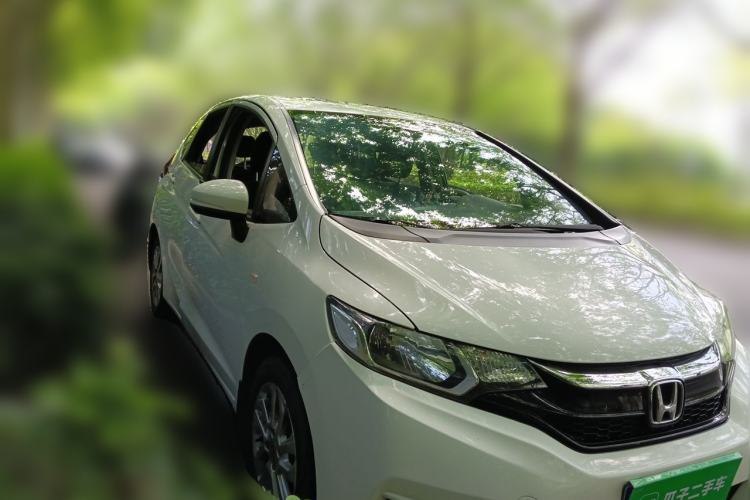 Used Honda Fit 2018 1.5L CVT Comfort Sunroof Version Front Right 45 Deg