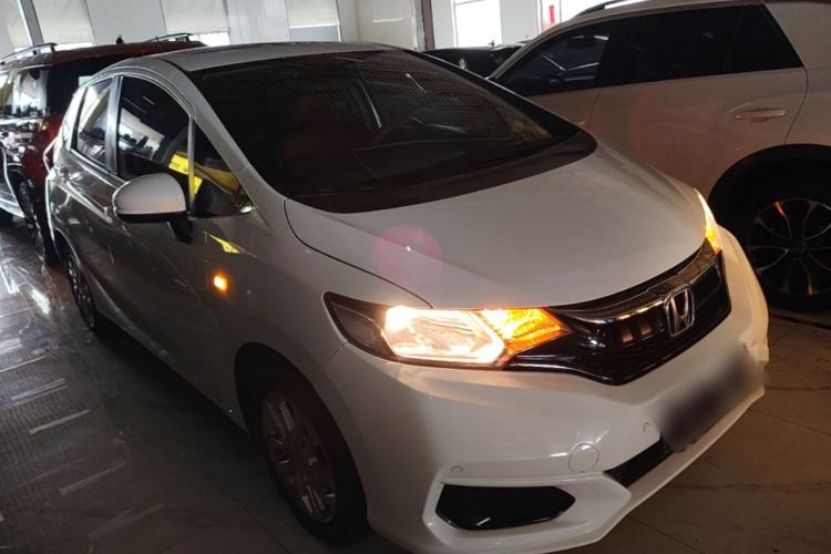 Used Honda Fit 2018 1.5L CVT Comfort Sunroof Version Front Right 45 Deg