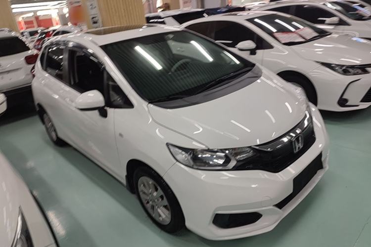 Used Honda Fit 2018 1.5L CVT Comfort Sunroof Version Front Right 45 Deg