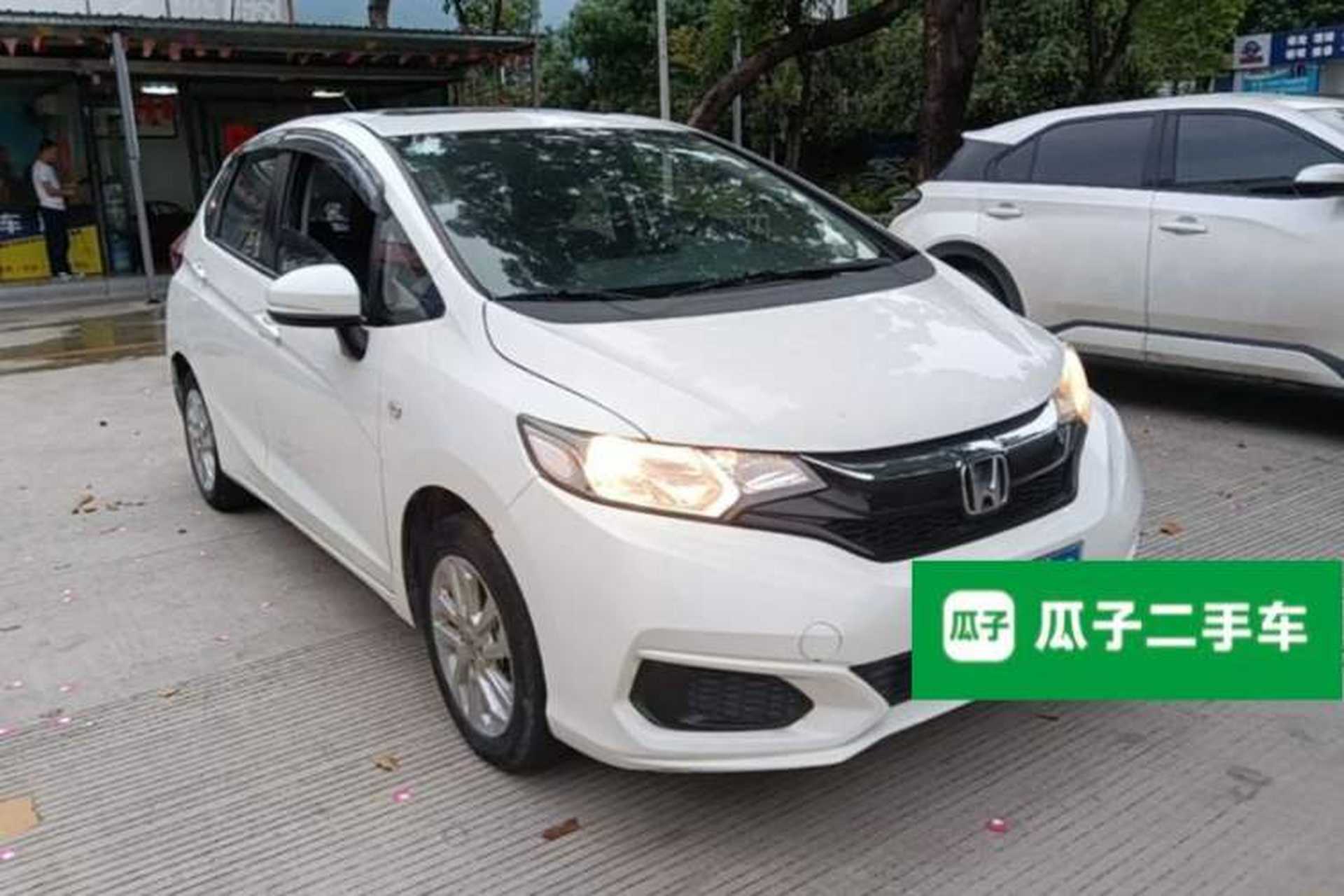 Used Honda Fit 2018 1.5L CVT Comfort Sunroof Version Front Right 45 Deg