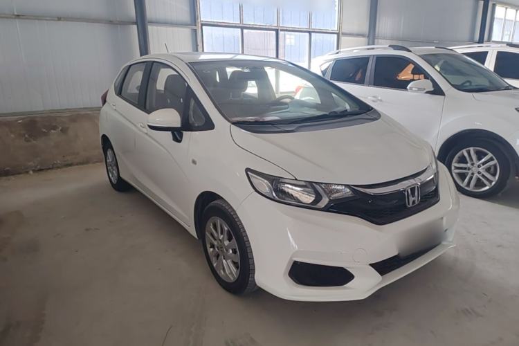 Used Honda Fit 2018 1.5L CVT Comfort Sunroof Version Front Right 45 Deg