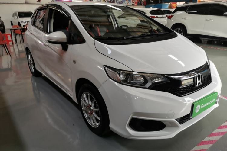 Used Honda Fit 2018 1.5L CVT Comfort Sunroof Version Front Right 45 Deg