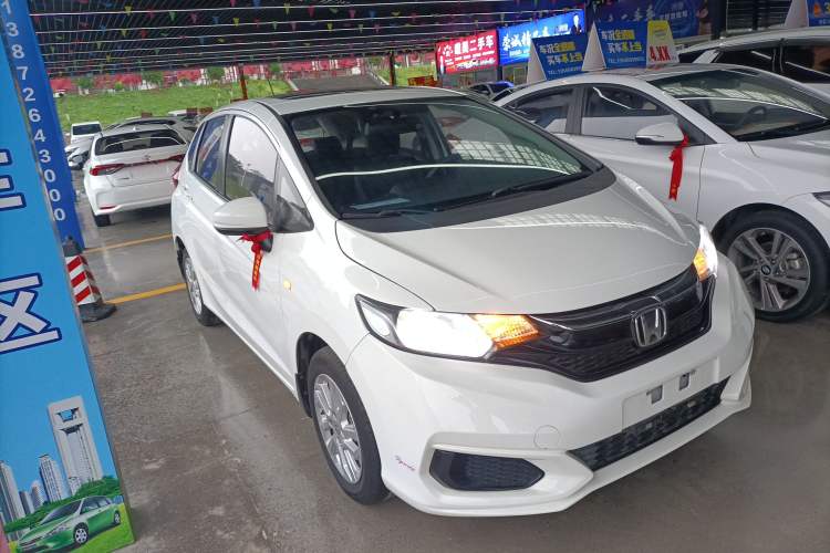 Used Honda Fit 2018 1.5L CVT Comfort Sunroof Version Front Right 45 Deg