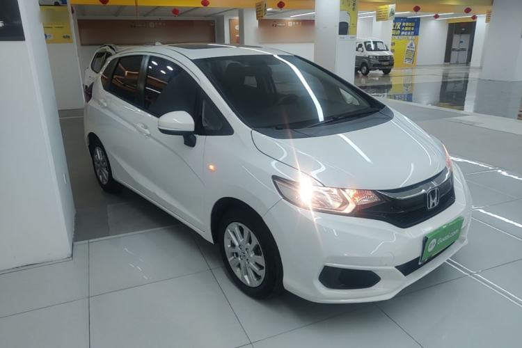 Used Honda Fit 2018 1.5L CVT Comfort Sunroof Version Front Right 45 Deg