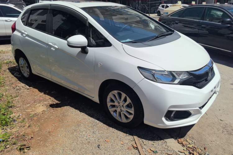 Used Honda Fit 2018 1.5L CVT Comfort Sunroof Version Front Right 45 Deg