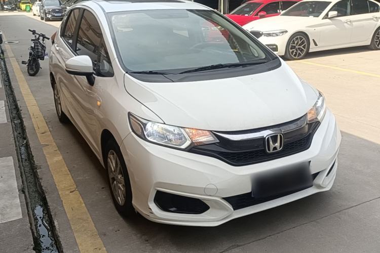 Used Honda Fit 2018 1.5L CVT Comfort Sunroof Version Front Right 45 Deg