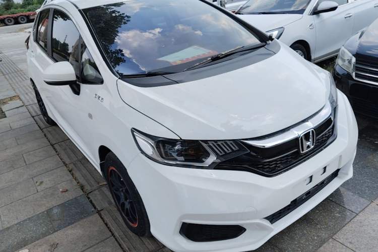 Used Honda Fit 2018 1.5L CVT Comfort Version Front Right 45 Deg