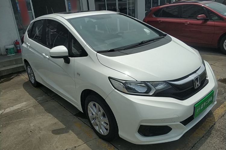Used Honda Fit 2018 1.5L CVT Comfort Sunroof Version Front Right 45 Deg