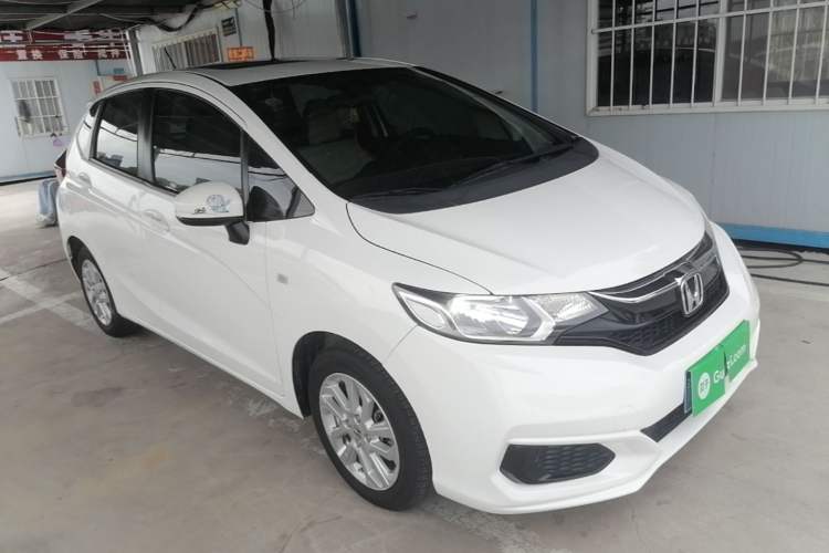 Used Honda Fit 2018 1.5L CVT Comfort Sunroof Version Front Right 45 Deg