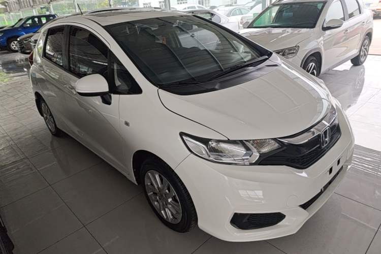 Used Honda Fit 2018 1.5L CVT Comfort Sunroof Version Front Right 45 Deg
