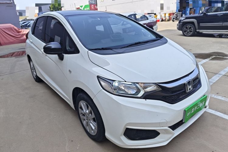 Used Honda Fit 2018 1.5L CVT Comfort Sunroof Version Front Right 45 Deg