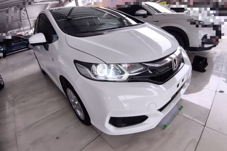 Used Honda Fit 2018 1.5L CVT Comfort Sunroof Version Front Right 45 Deg