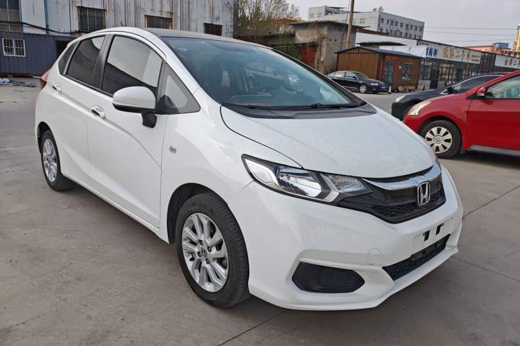 Used Honda Fit 2018 1.5L CVT Comfort Sunroof Version Front Right 45 Deg