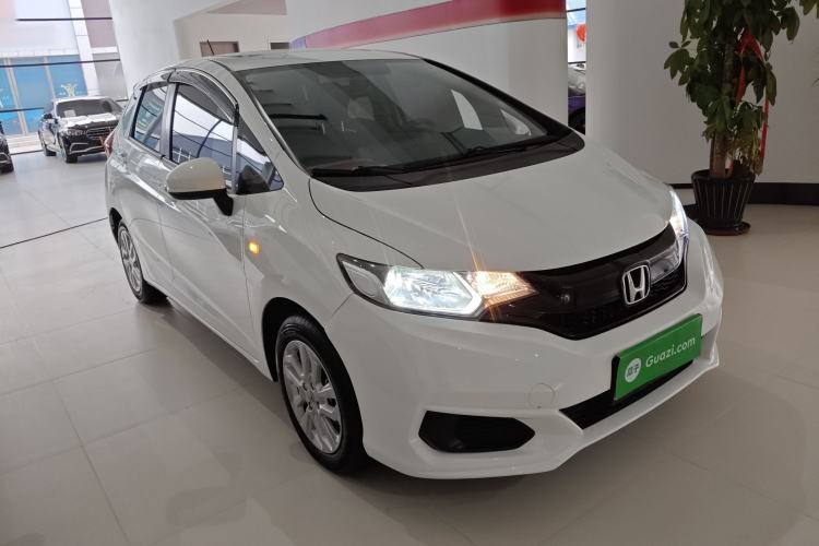 Used Honda Fit 2018 1.5L CVT Comfort Sunroof Version Front Right 45 Deg