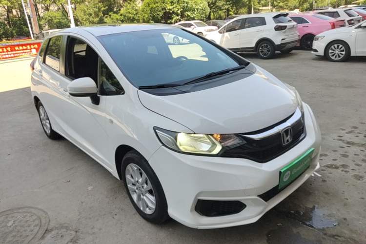 Used Honda Fit 2018 1.5L CVT Comfort Sunroof Version Front Right 45 Deg