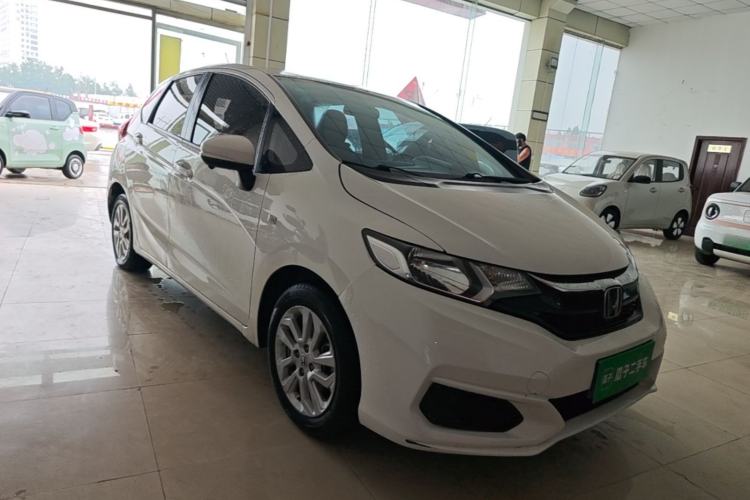 Used Honda Fit 2018 1.5L CVT Comfort Sunroof Version Front Right 45 Deg