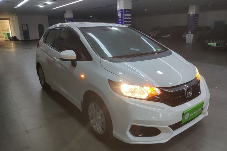 Used Honda Fit 2018 1.5L CVT Comfort Sunroof Version Front Right 45 Deg