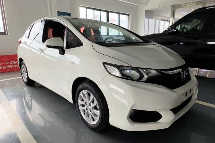 Used Honda Fit 2018 1.5L CVT Comfort Sunroof Version Front Right 45 Deg