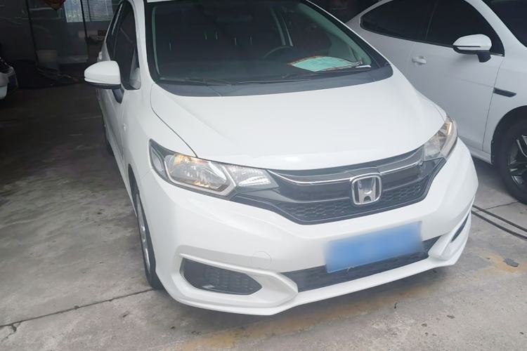Used Honda Fit 2018 1.5L CVT Comfort Sunroof Version Front Right 45 Deg