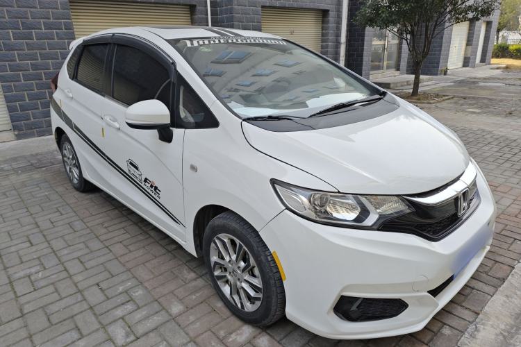 Used Honda Fit 2018 1.5L CVT Comfort Sunroof Version Front Right 45 Deg