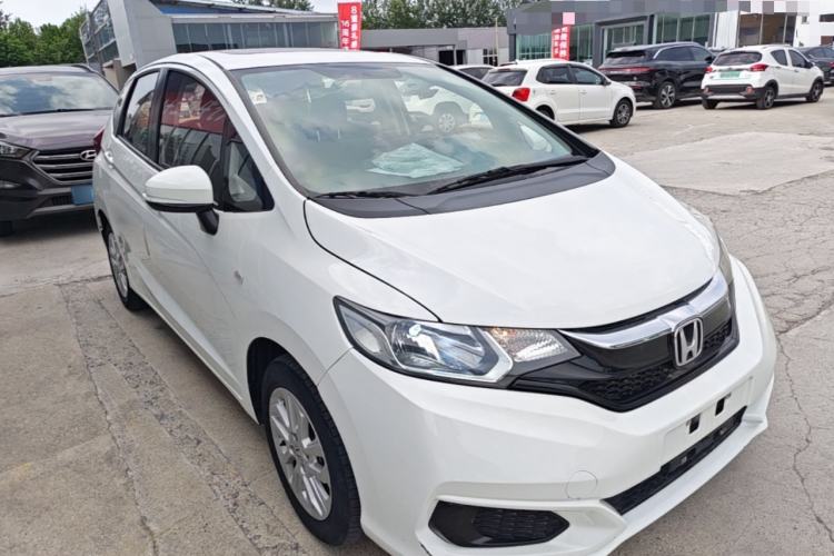 Used Honda Fit 2018 1.5L CVT Comfort Sunroof Version Front Right 45 Deg
