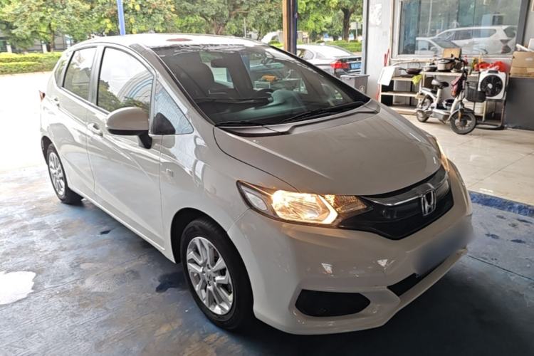 Used Honda Fit 2018 1.5L CVT Comfort Sunroof Version Front Right 45 Deg