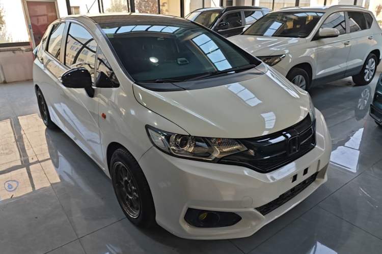 Used Honda Fit 2018 1.5L Manual Comfort Version Front Right 45 Deg