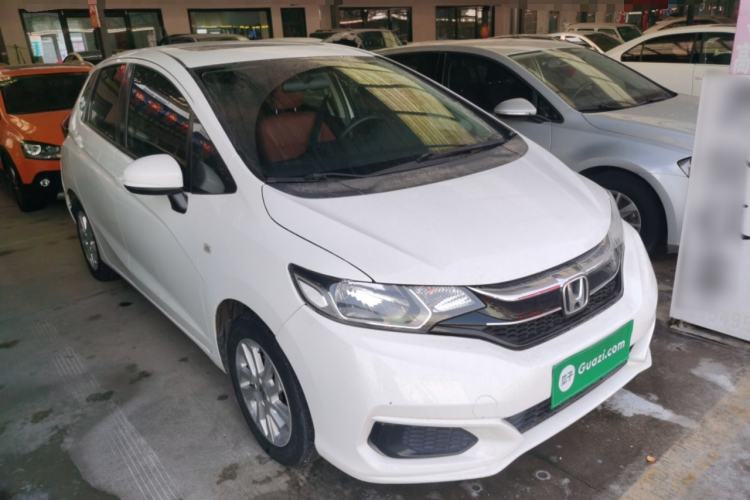 Used Honda Fit 2018 1.5L CVT Comfort Sunroof Version Front Right 45 Deg