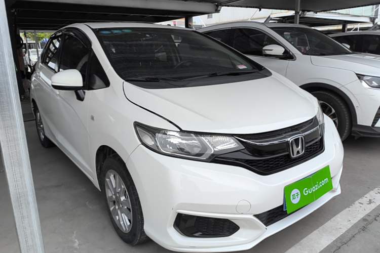 Used Honda Fit 2018 1.5L CVT Comfort Sunroof Version Front Right 45 Deg