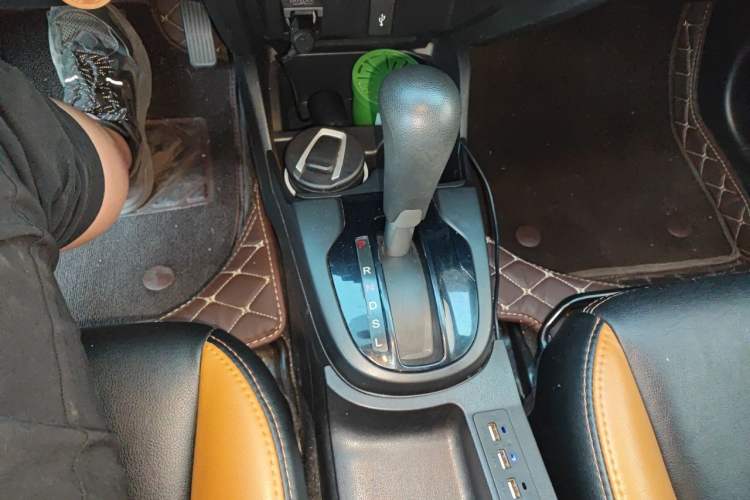 Used Honda Fit 2018 1.5L CVT Comfort Sunroof Version Gear Lever