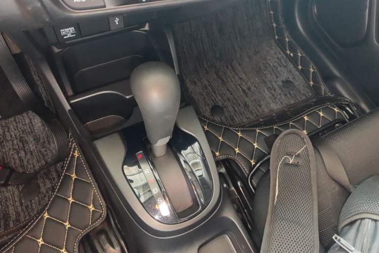 Used Honda Fit 2018 1.5L CVT Comfort Sunroof Version Gear Lever