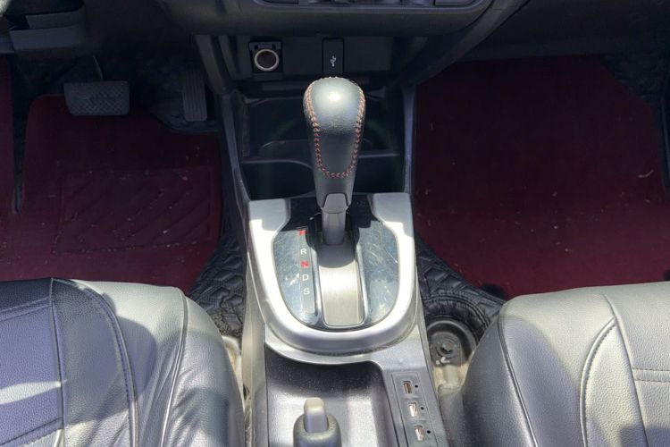 Used Honda Fit 2018 1.5L CVT Trendy Run+ Edition Gear Lever