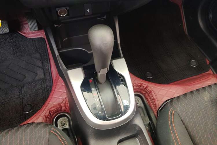 Used Honda Fit 2018 1.5L CVT Trendy Sports Edition Gear Lever